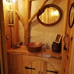 De Hobbit Insolite Proche Futuroscope - Le Coteau Des Fadets Magne (Vienne)