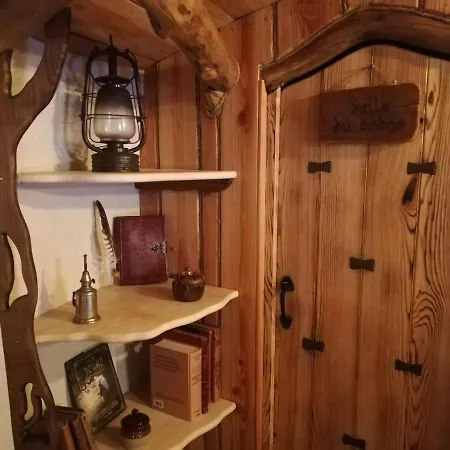 De Hobbit Insolite Proche Futuroscope - Le Coteau Des Fadets * Magne (Vienne)